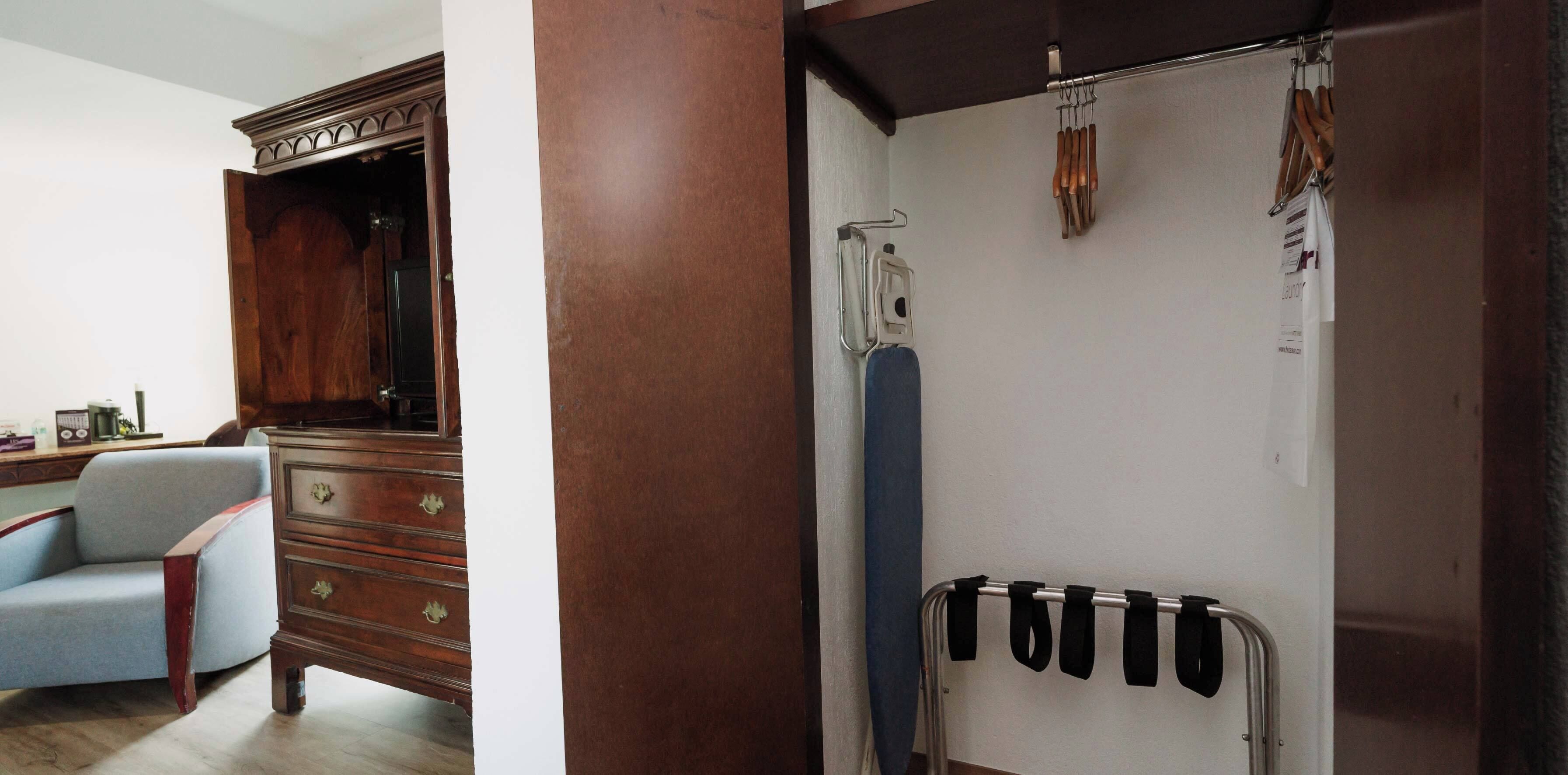 junior queen | 1 bedroom, iron/ironing board, free wifi, bed sheets