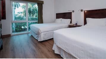 Een strijkplank/strijkijzer, gratis wifi, beddengoed