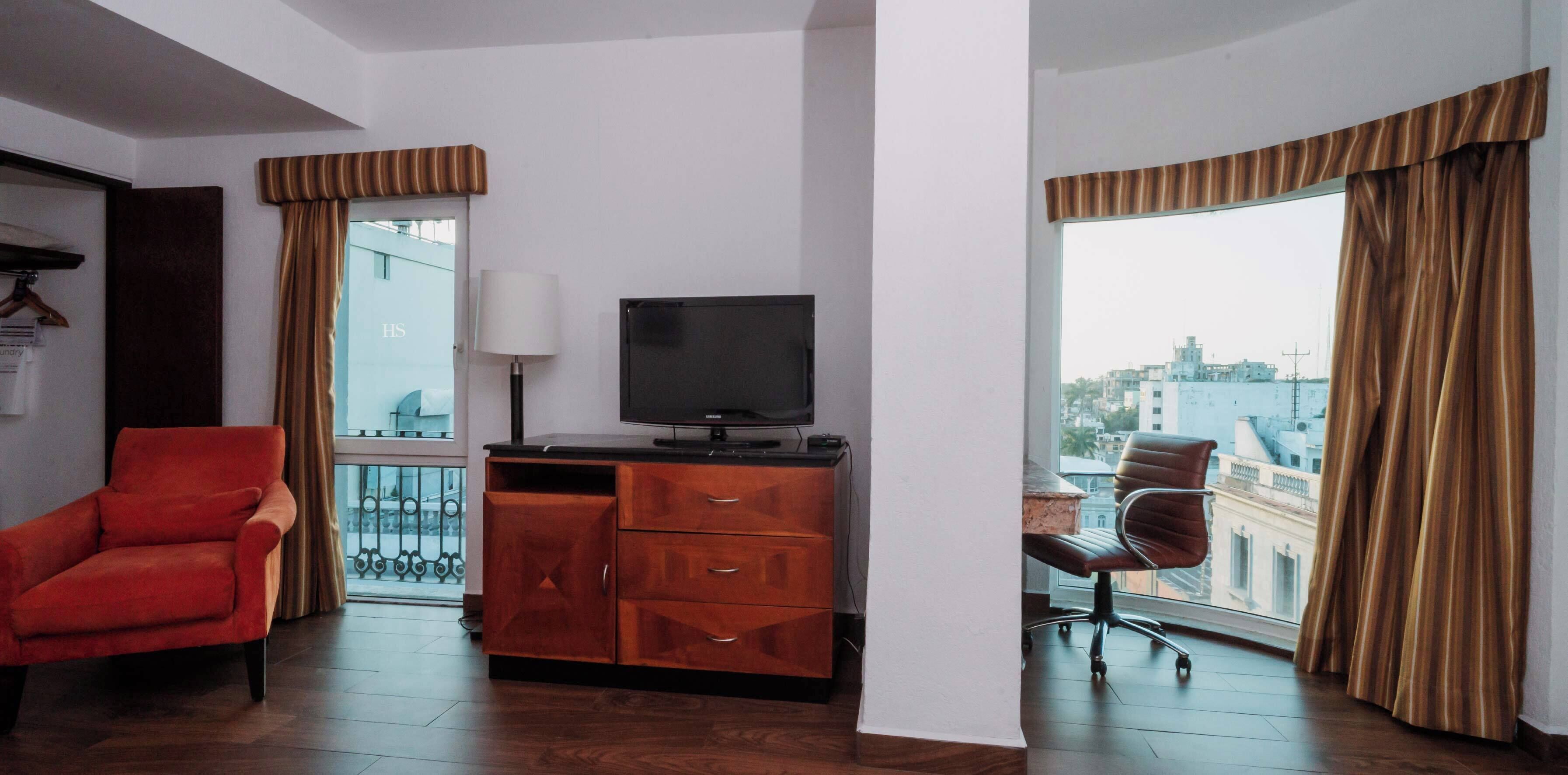 Junior King | Iron/ironing board, free WiFi, bed sheets