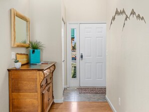 Interior - Sunburst-Modern Mountain Home with Stunning Longs Peak Views on Fish Creek (Estes Park)