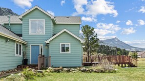 Exterior - Sunburst-Modern Mountain Home with Stunning Longs Peak Views on Fish Creek (Estes Park)