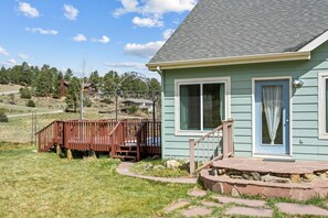 Exterior - Sunburst-Modern Mountain Home with Stunning Longs Peak Views on Fish Creek (Estes Park)