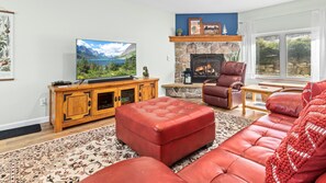 Fernseher, Kamin, DVD-Player, Tischtennisplatte