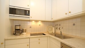 茶具/咖啡用具、冰箱、微波炉、烤面包机