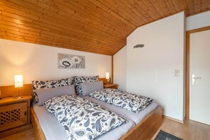 Apartemen | 2 kamar tidur dan dilengkapi dengan perabotan berbeda-beda