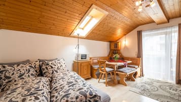 Apartment | 2 bedrooms, individually furnished, bed sheets