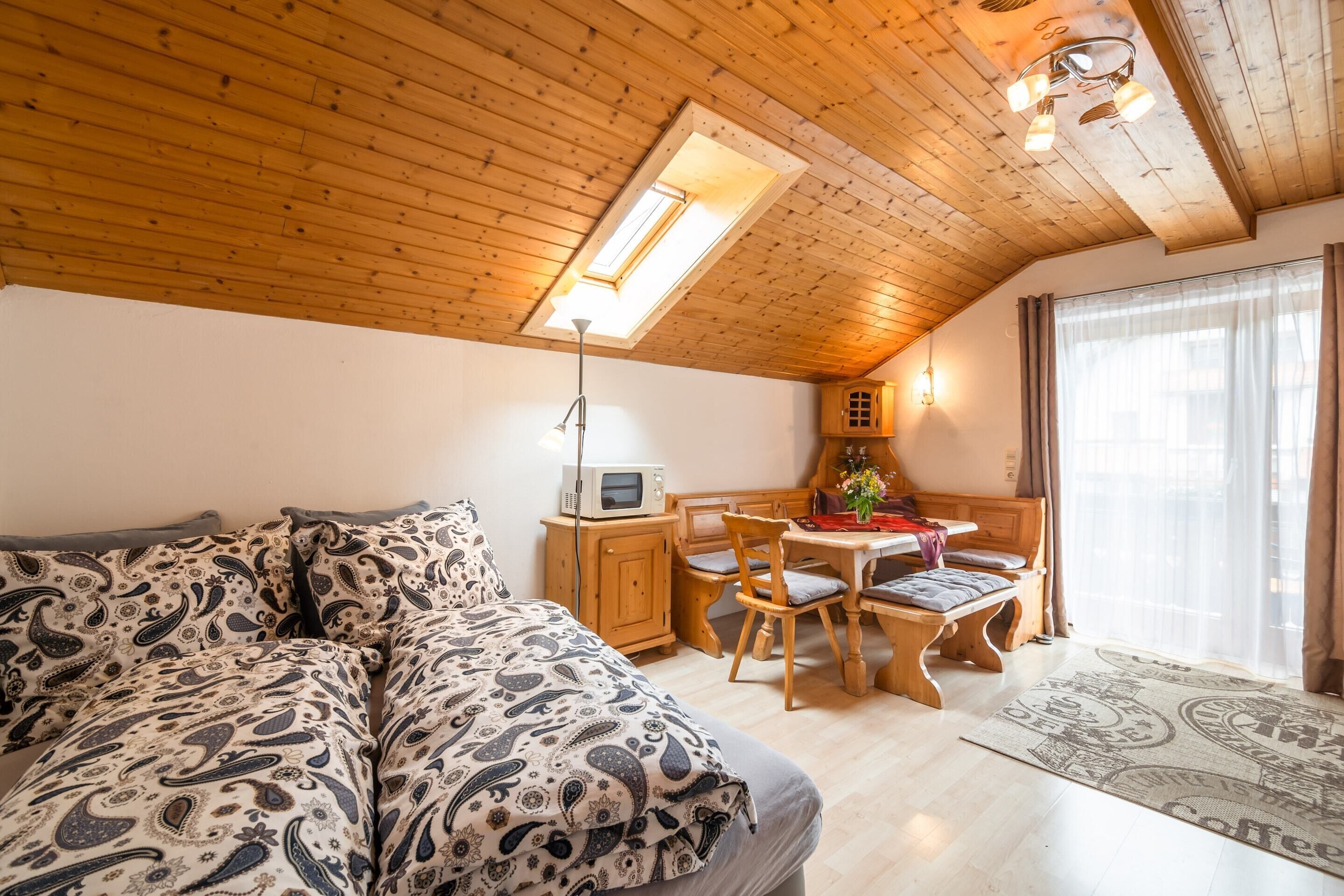 Apartment | 2 bedrooms, individually furnished, bed sheets