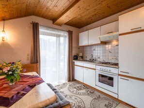 Huoneisto | Yksityinen keittiö | Syöttötuoli