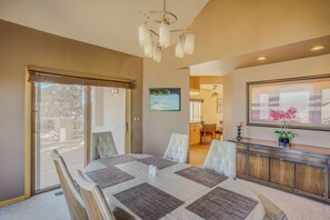 Casa (4 Bedrooms) | Cuina privada | Forn, placa de cuina i rentaplats 