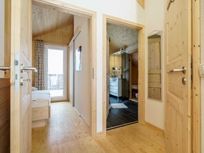 Nhà gỗ | 2 phòng ngủ, trang bị nội thất với thiết kế riêng biệt