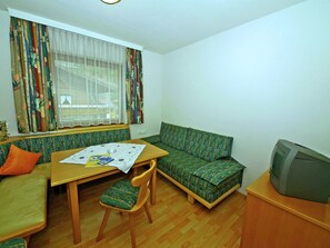 Apartment | Living room - Modern Holiday Home in See Near Ski Area (See)