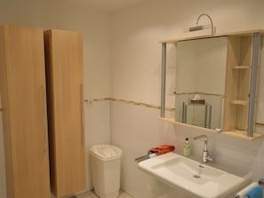Bathroom - Comfortable and Beautiful Apartment in the Hünruck With Magnificent Enclosed Garden (Mastershausen)