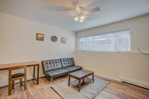 Living room - 2 BD Value-stay Dog-friendly! (Colorado Springs)