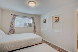 Appartement (2 Bedrooms) | 2 chambres, fer et planche à repasser