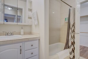 Lejlighed (2 Bedrooms) | Badeværelse