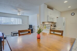 Private kitchen - 2 BD Value-stay Dog-friendly! (Colorado Springs)