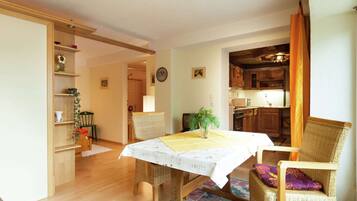 Apartment | Dining
