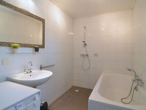 Ferienhaus | Badezimmer | Badewanne