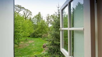 House | Pemandangan dari hartanah