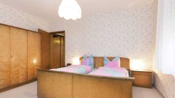 1 bedroom, iron/ironing board, bed sheets