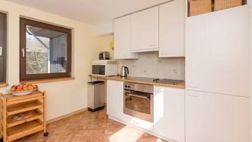 House | Private kitchen | Microwave, coffee/tea maker