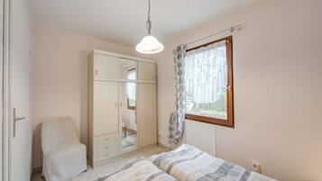 House | 2 bilik tidur, dilengkapkan perabot secara berasingan, cadar katil