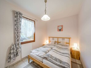 House | 2 bedrooms, individually furnished, bed sheets - Holiday Home With Garden in Mahlow, Brandenburg (Blankenfelde-Mahlow)