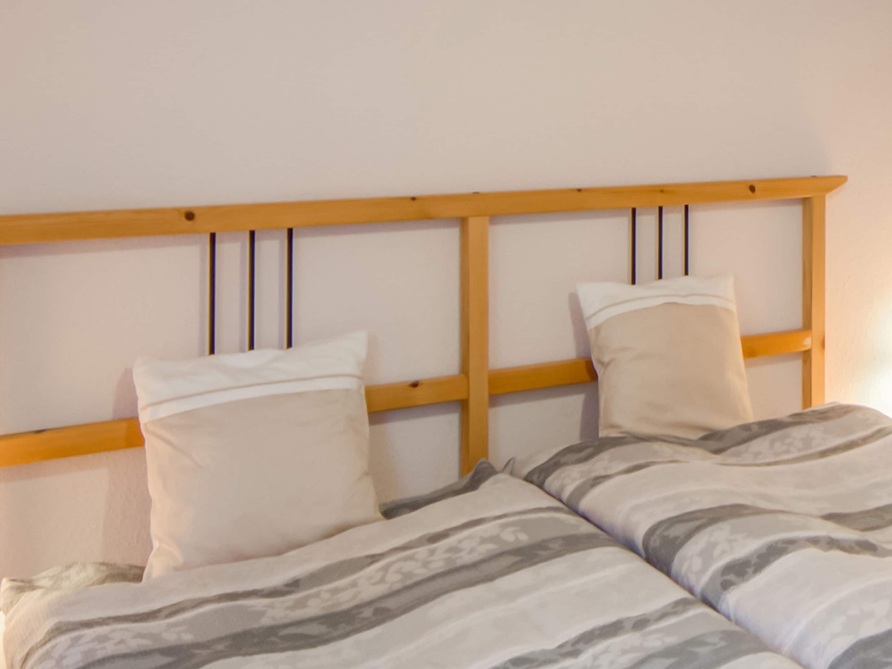 Nhà | 2 phòng ngủ, trang bị nội thất với thiết kế riêng biệt, bộ trải giường 