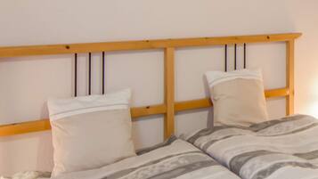 Nhà | 2 phòng ngủ, trang bị nội thất với thiết kế riêng biệt, bộ trải giường