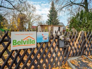 House | Pemandangan dari hartanah