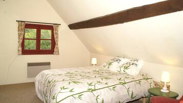 House | 3 bedrooms, individually furnished, bed sheets