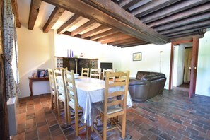 House | Dining - Weekend Escape in Saint-maurice (Saint-Maurice-sur-Aveyron)