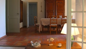Dining - Alluring Villa in La Croix Valmer With Swimming Pool (La Croix-Valmer)