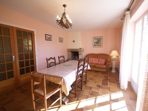 3 bedrooms, individually furnished - Beautiful Holiday Home in Riantec Near Sea (Riantec)