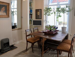 Dining - Cozy Holiday Home in Scheveningen near Beach (The Hague)