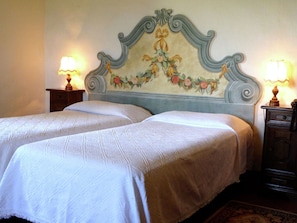 2 bedrooms, individually furnished - Vintage Castle in Monteriggioni Tuscany near Forest (Monteriggioni)
