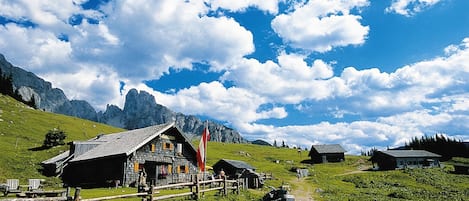 المنشأة من الخارج