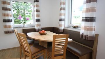 Apartment | Dining