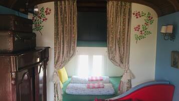 House | 1 bedroom, individually furnished, bed sheets