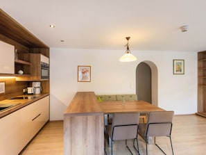 Apartment | Private kitchen - Apartment in Wald Near Zillertal Ski Slopes (Wald im Pinzgau)
