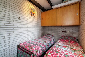 House | 3 bedrooms, individually furnished