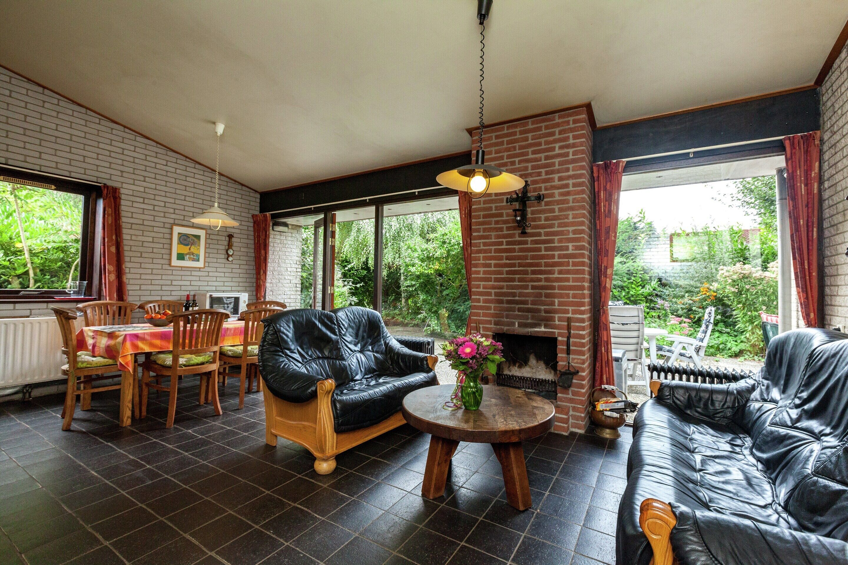 House | Ruang tamu | Pendiangan 