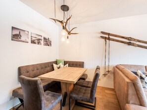 Apartment | Dining - Child Friendly Apartment in Zell am See near Lake (Zell am See)