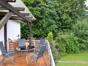 Apartment | Balcony - Wohnung im Weserbergland mit Garten (Bad Pyrmont)