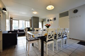House | Dining - Appealing Holiday Home in Guelders near Forest (Lochem)