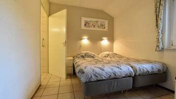 House | 4 bedrooms, individually furnished, bed sheets