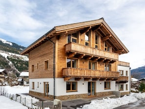 Chalet | Exterior - Chalet in Neukirchen am Grossvenediger With Sauna (Neukirchen am Grossvenediger)