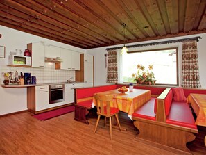 Ferienhaus | Eigene Küche | Kühlschrank, Mikrowelle, Ofen, Geschirrspüler