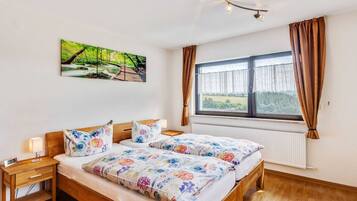 House | 3 bedrooms, individually furnished, iron/ironing board, bed sheets