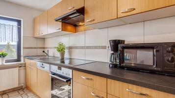 Rumah | Dapur pribadi | Kompor dan kursi makan untuk bayi